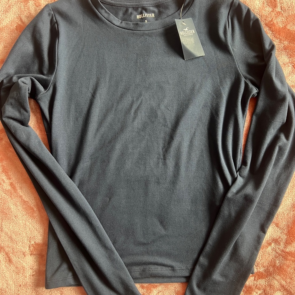Hollister Women's Classic Navy Long Sleeve Tee